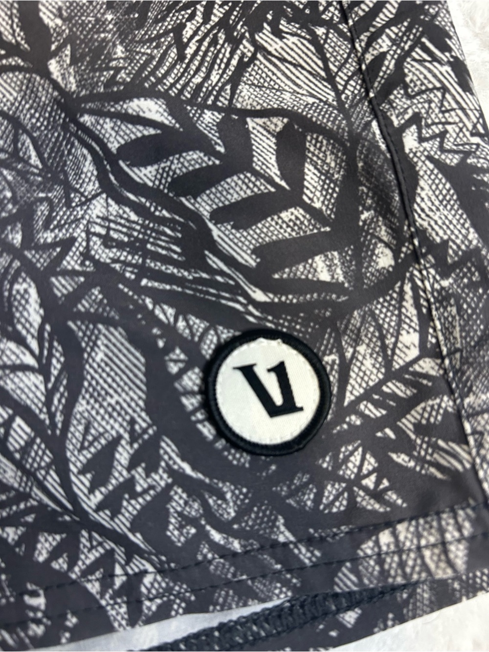 Vuori Women’s Medium Black Gray Tropical Leaf Print Athletic Shorts - Picture 4 of 15